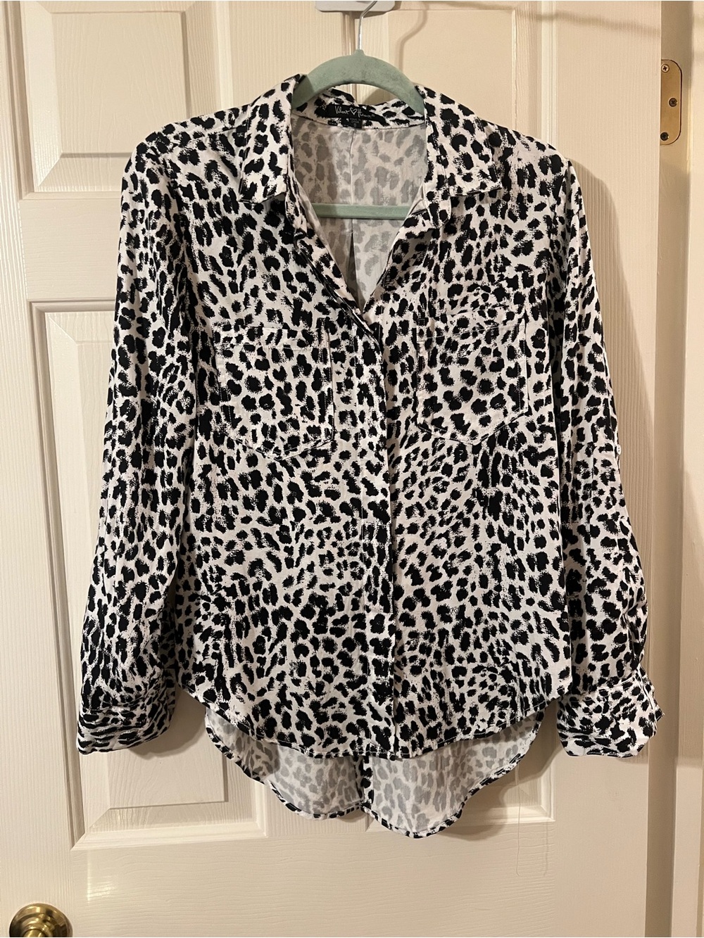 NWOT Velvet Heart Woven Black and White Leopard Print Button Front Tencel Top S